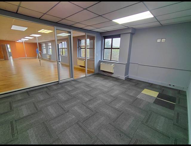 230M² OFFICE TO LET IN EPSOM DOWNS